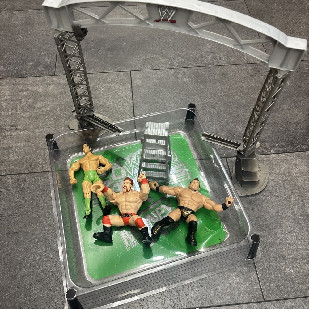 Mattel WWE Money in the Bank Ring Playset Sheamus Batista Evan Bourne Power Slam